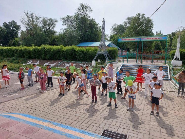 Мектеп жанындағы ойын алаңы