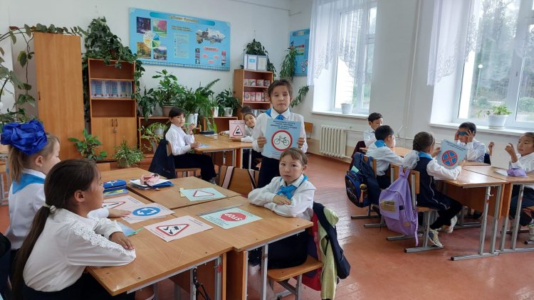 Жолда жүру ережесіне арналған тәрбие сағаты