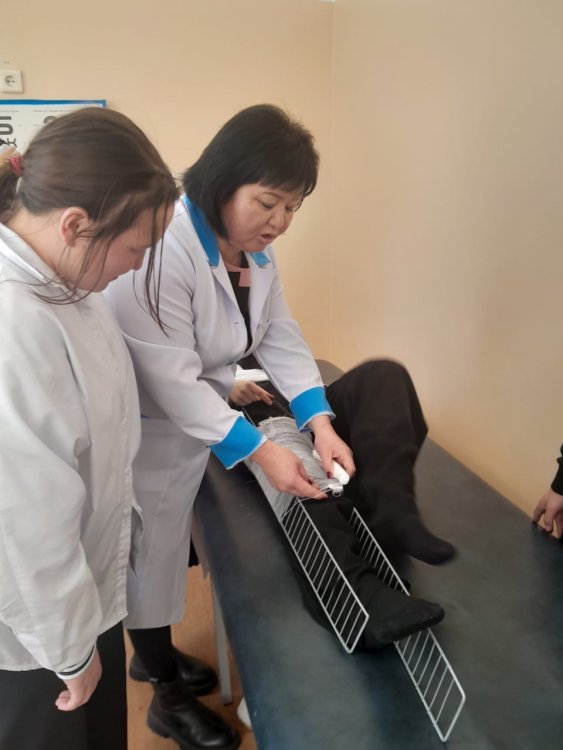 Тыныс жолына бөтен зат түсу,мұрыннан қан кету,есінен тану,әртүрлі жарақат,сынықтар кезінде көрсетілетін алғашқы көмек туралы түсіндірме жұмыстары